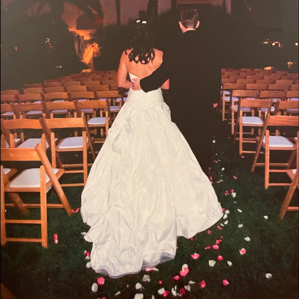 Ines do Santo Ivory “Madeline” Wedding Gown Size 12 (6). Ballon Fit and Flare. - Picture 2 of 11